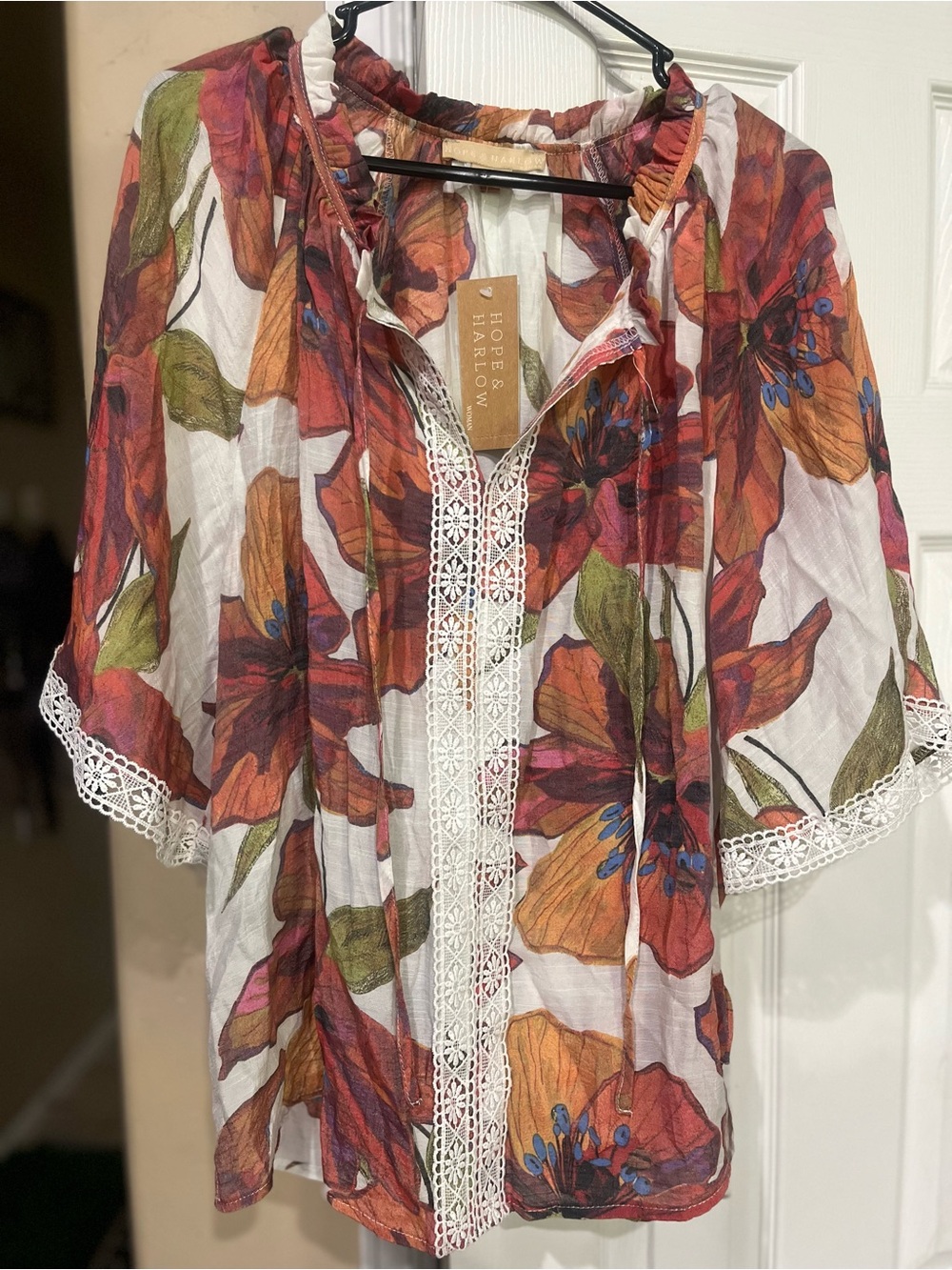 Hope and harlow Floral Lace-Trim Peasant Tunic in White with Orange & Green